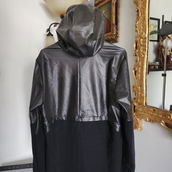 Under Armour light jacket - Picture 2 of 3